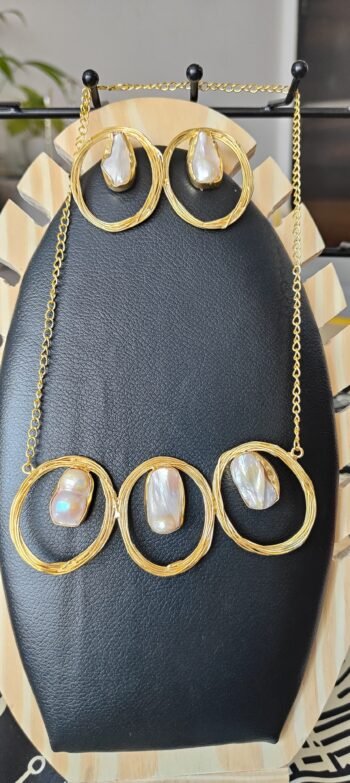 Noor Halo Pearl Necklace Set