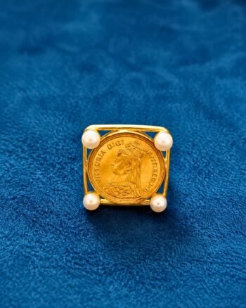 Victoria Crest Pearl Frame Ring
